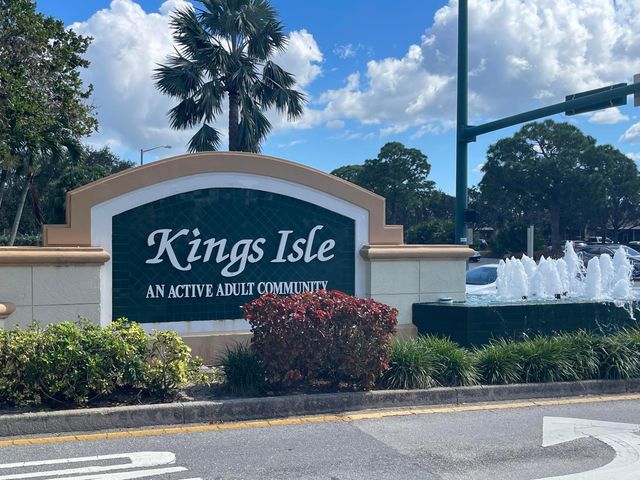 562 NW Lambrusco Drive, Port St. Lucie, Port St Lucie, FL 34986