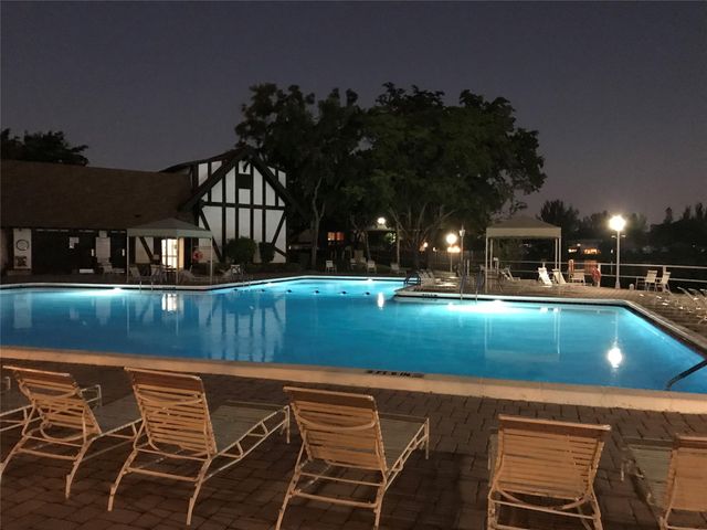 3710 Inverrary Dr 2u, Lauderhill, FL 33319