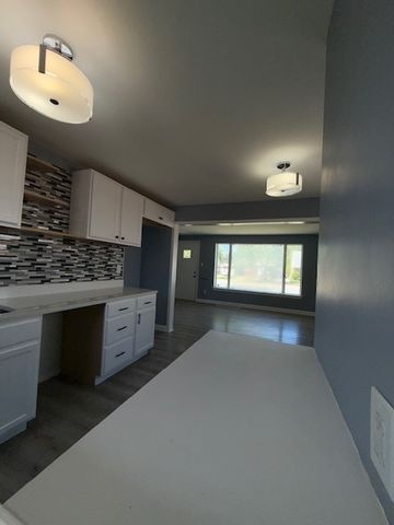 17745 Burnham Avenue, Lansing, IL 60438