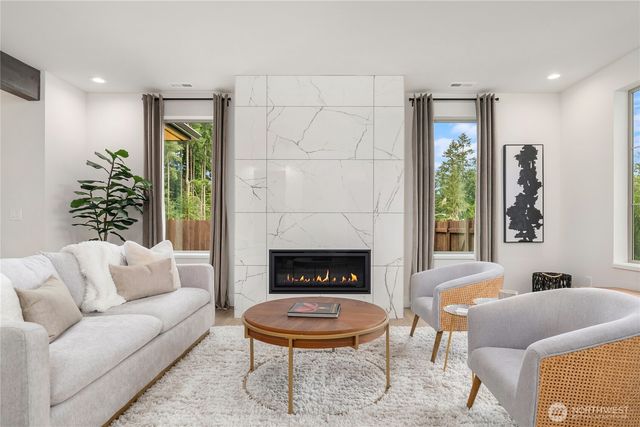 709 Chris David Drive, Steilacoom, WA 98388