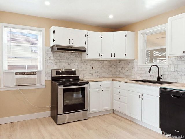 1685 Clinton St, Aurora, CO 80010