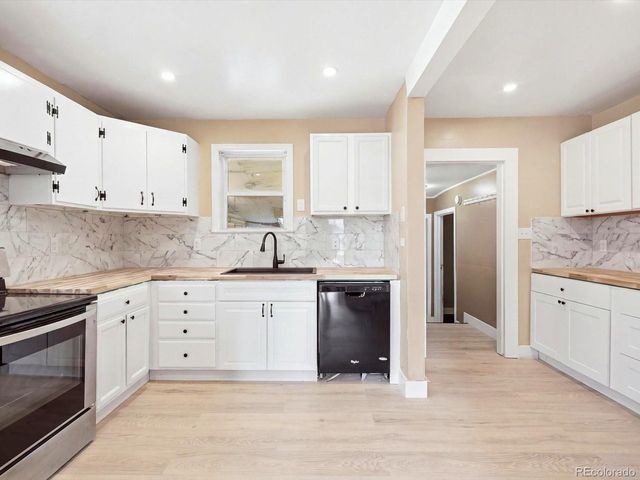 1685 Clinton St, Aurora, CO 80010