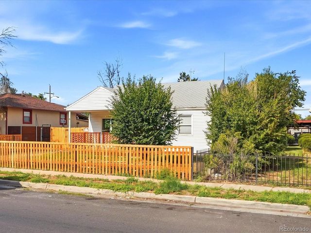 1685 Clinton St, Aurora, CO 80010