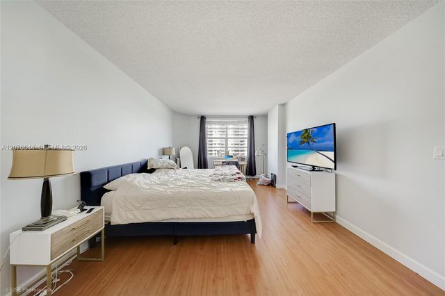 1980 S Ocean Drive 5F, Hallandale Beach, FL 33009
