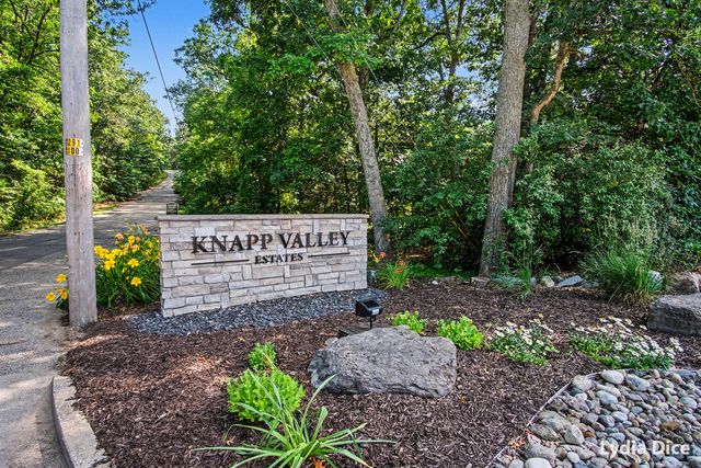 4282 Knapp Valley Court Ne, Grand Rapids Twp, MI 49525