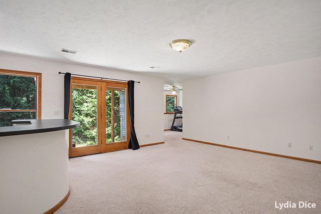 4282 Knapp Valley Court Ne, Grand Rapids Twp, MI 49525