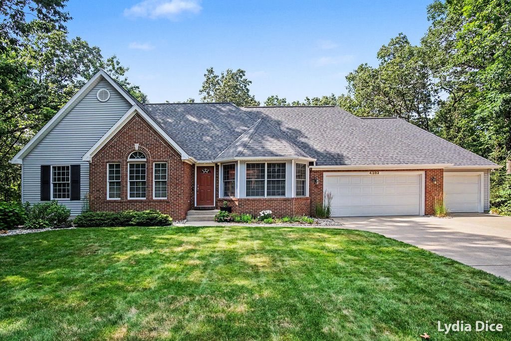 4282 Knapp Valley Court Ne, Grand Rapids Twp, MI 49525