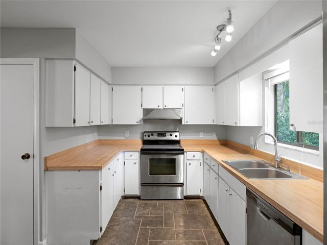 700 CASTLEWOOD DRIVE, Winter Springs, FL 32708