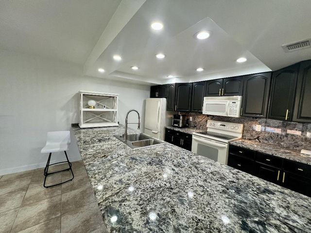 216 Old Meadow Way Way, Palm Beach Gardens, FL 33418