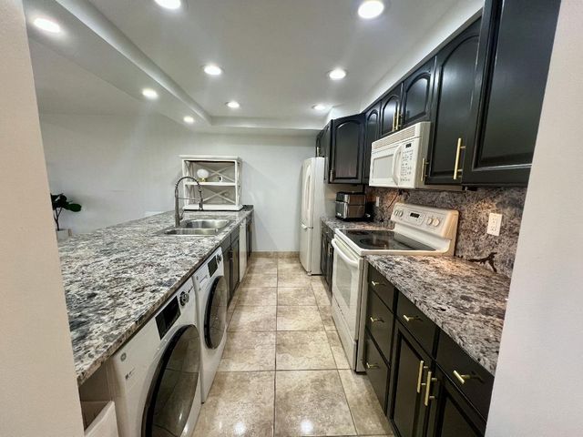 216 Old Meadow Way Way, Palm Beach Gardens, FL 33418