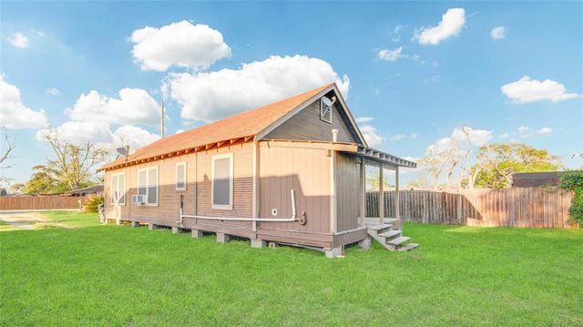 226 E Alabama Street, Brazoria, TX 77422