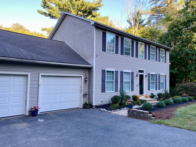 7 Hemlock Hollow, Belchertown, MA 01007