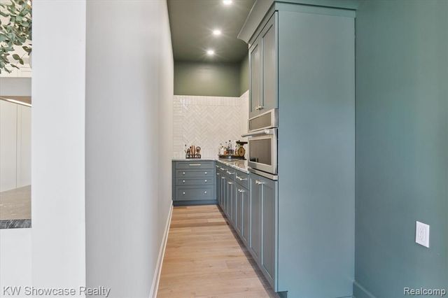 9109 N Territorial Road, Plymouth, MI 48170