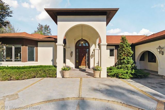 9109 N Territorial Road, Plymouth, MI 48170