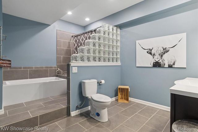 9109 N Territorial Road, Plymouth, MI 48170