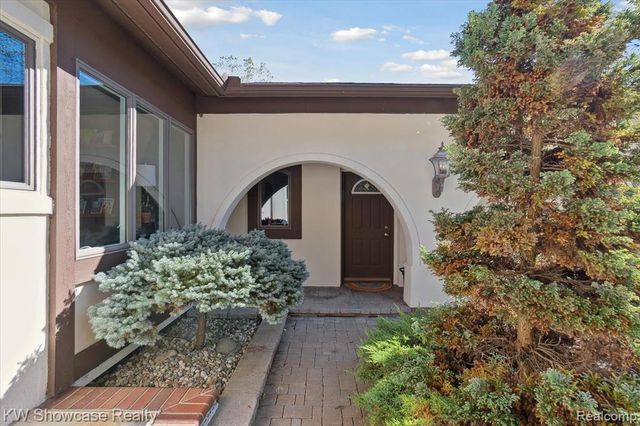 9109 N Territorial Road, Plymouth, MI 48170