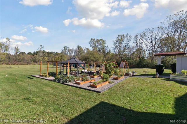 9109 N Territorial Road, Plymouth, MI 48170