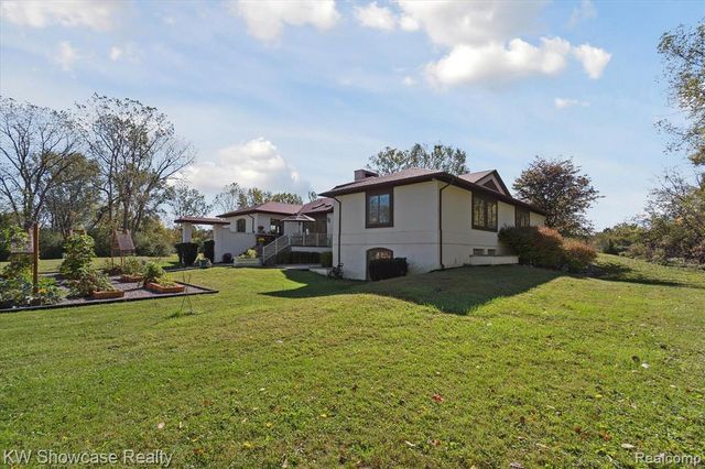9109 N Territorial Road, Plymouth, MI 48170