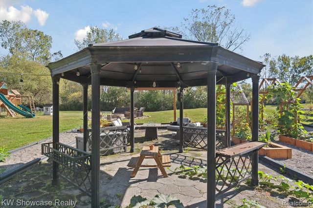 9109 N Territorial Road, Plymouth, MI 48170