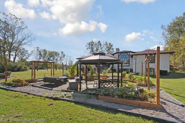 9109 N Territorial Road, Plymouth, MI 48170