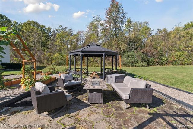 9109 N Territorial Road, Plymouth, MI 48170