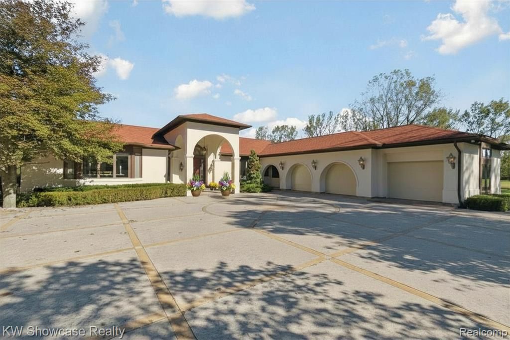 9109 N Territorial Road, Plymouth, MI 48170