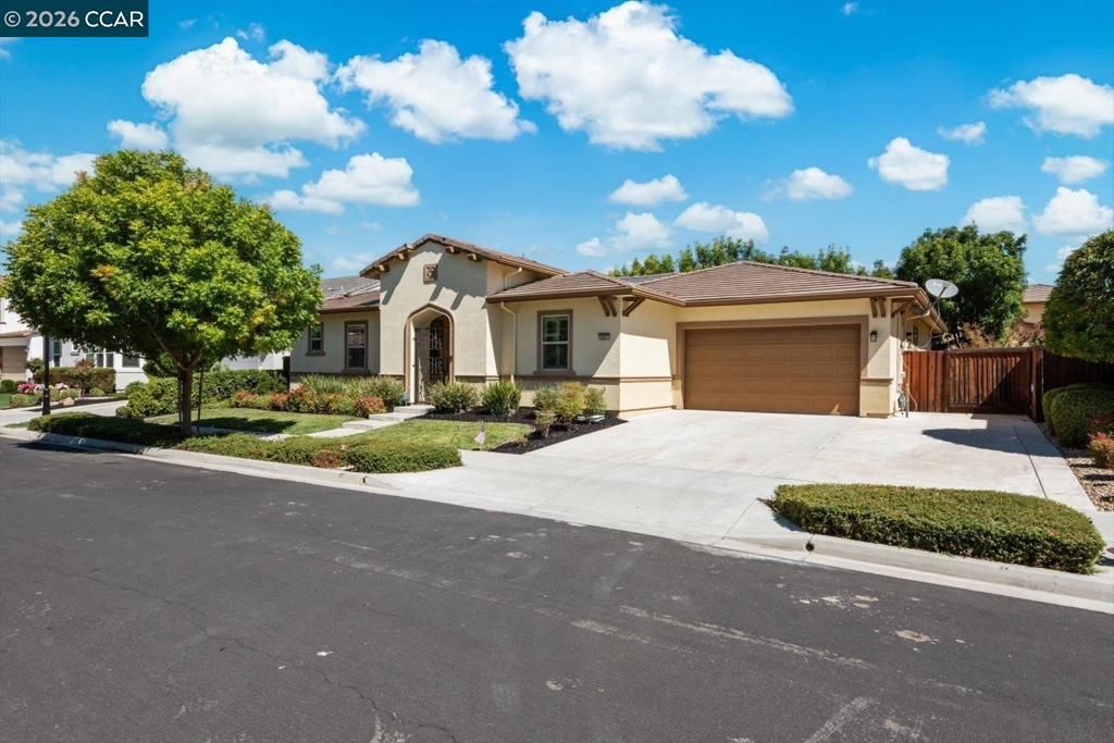 Image 3 of property listing at 447 Avondale Ct, Brentwood, CA 94513