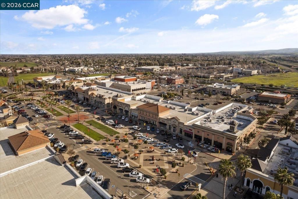 Image 90 of property listing at 447 Avondale Ct, Brentwood, CA 94513