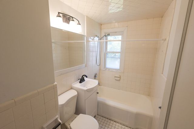 15 Ridgeview Avenue 1R, Boston, MA 02126