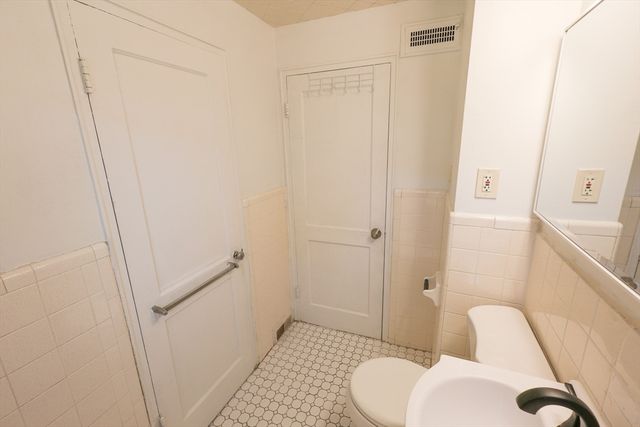 15 Ridgeview Avenue 1R, Boston, MA 02126