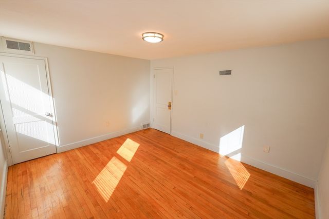 15 Ridgeview Avenue 1R, Boston, MA 02126