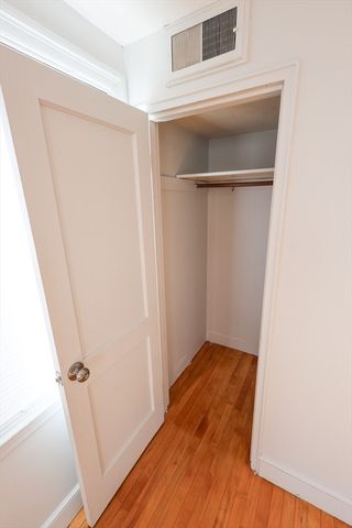 15 Ridgeview Avenue 1R, Boston, MA 02126