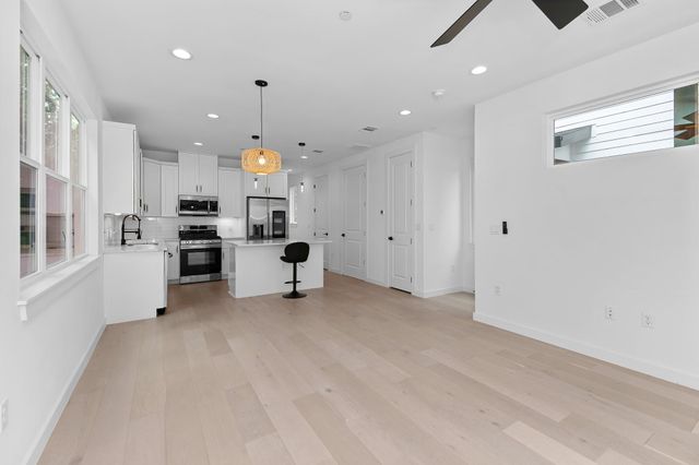 5305 Ledesma unit 4 Ledesma RD 4, Austin, TX 78721