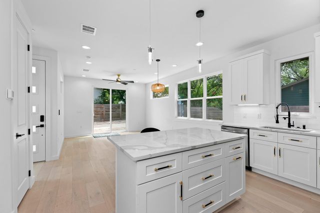 5305 Ledesma unit 4 Ledesma RD 4, Austin, TX 78721