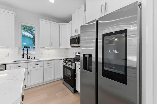5305 Ledesma unit 4 Ledesma RD 4, Austin, TX 78721