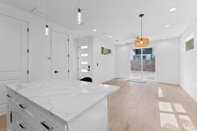 5305 Ledesma unit 4 Ledesma RD 4, Austin, TX 78721