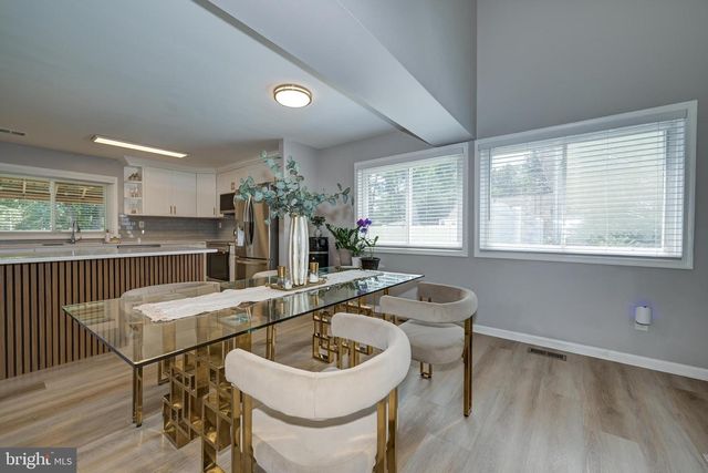 10 EDGEVIEW LN, Sicklerville, NJ 08081