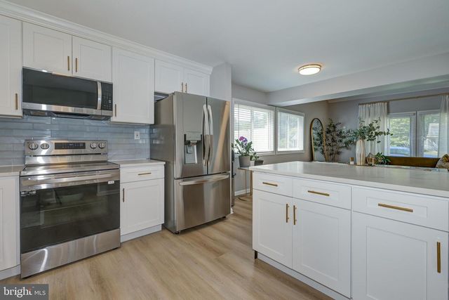 10 EDGEVIEW LN, Sicklerville, NJ 08081