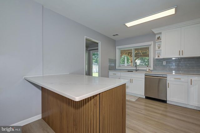 10 EDGEVIEW LN, Sicklerville, NJ 08081