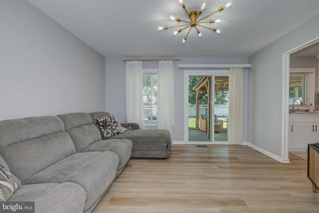 10 EDGEVIEW LN, Sicklerville, NJ 08081