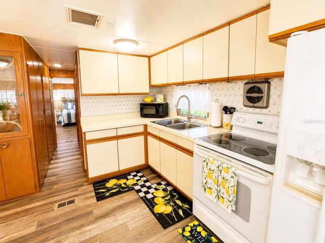 1912 IOWA AVENUE, Bradenton, FL 34207