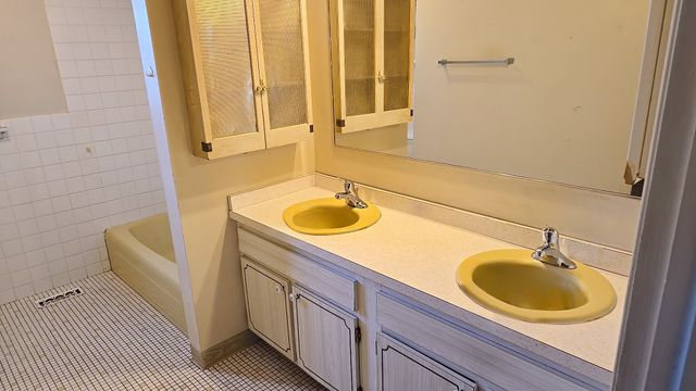 655 Sullivan Lane, University Park, IL 60484