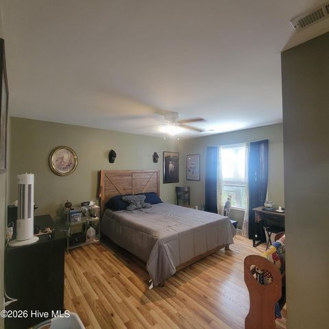 104 Willowbend Drive, Burgaw, NC 28425