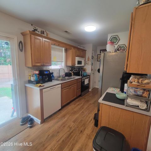 104 Willowbend Drive, Burgaw, NC 28425