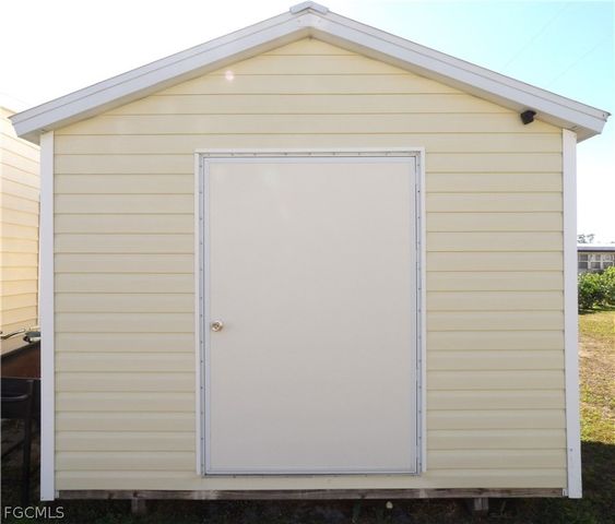 563 Timber LN S, North Fort Myers, FL 33917