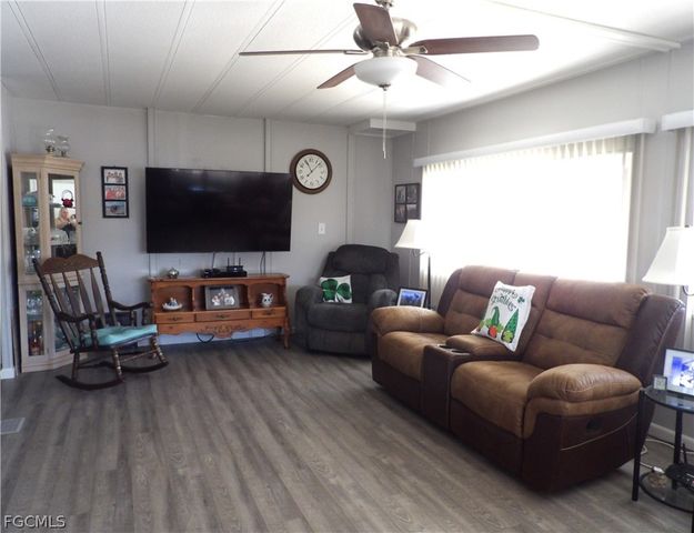 563 Timber LN S, North Fort Myers, FL 33917