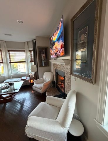6906 W MEDILL Avenue 2E, Chicago, IL 60707