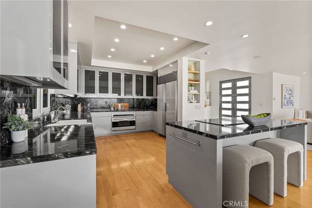 1554 E Oceanfront, Newport Beach, CA 92661