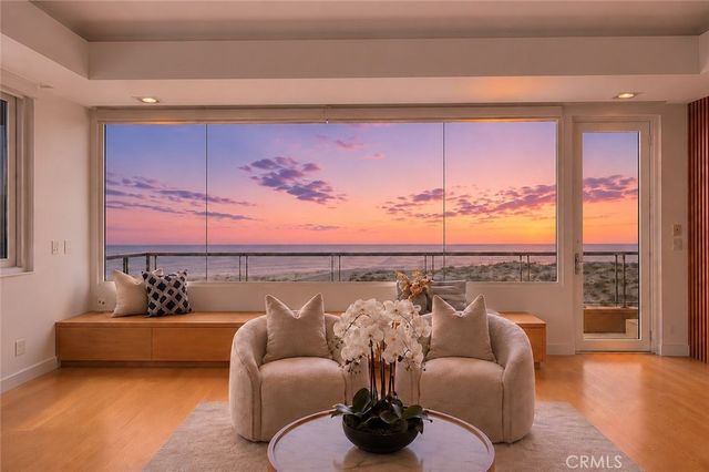 1554 E Oceanfront, Newport Beach, CA 92661