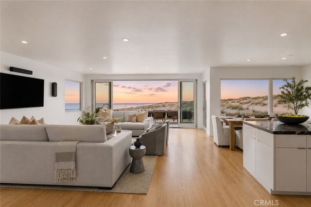 1554 E Oceanfront, Newport Beach, CA 92661